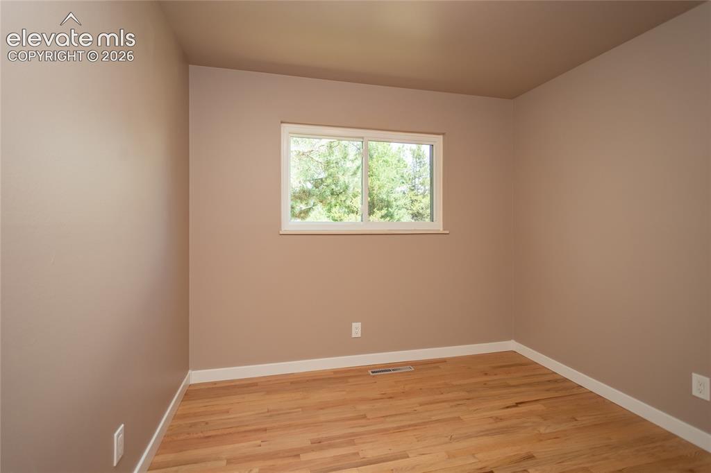 Image 23 of 46: Upper level 2nd bedroom