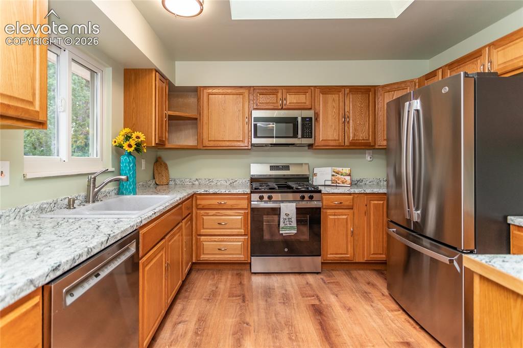 Image 3 of 46: All new stainless steel appliances