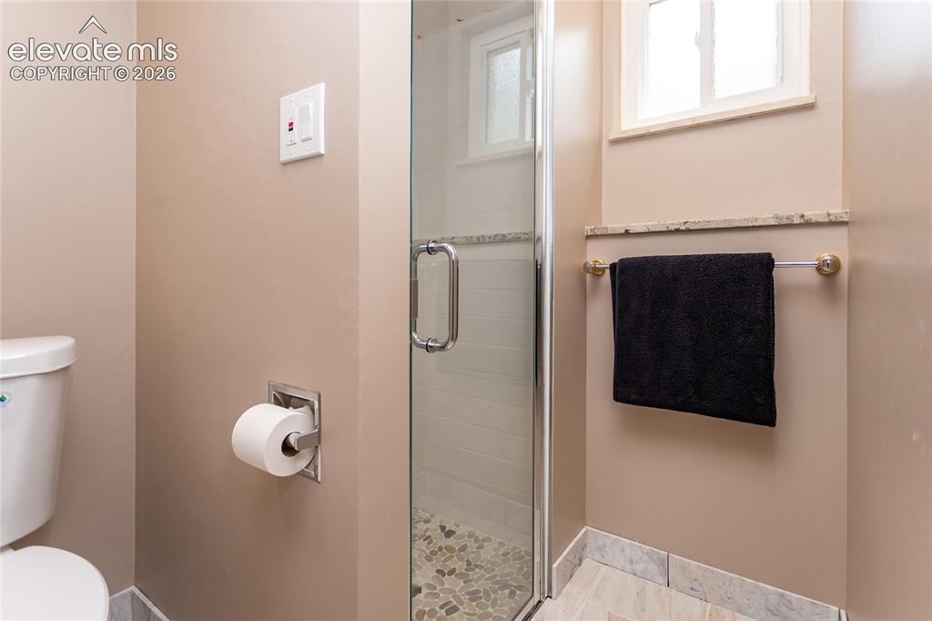 Image 34 of 46: Bathroom