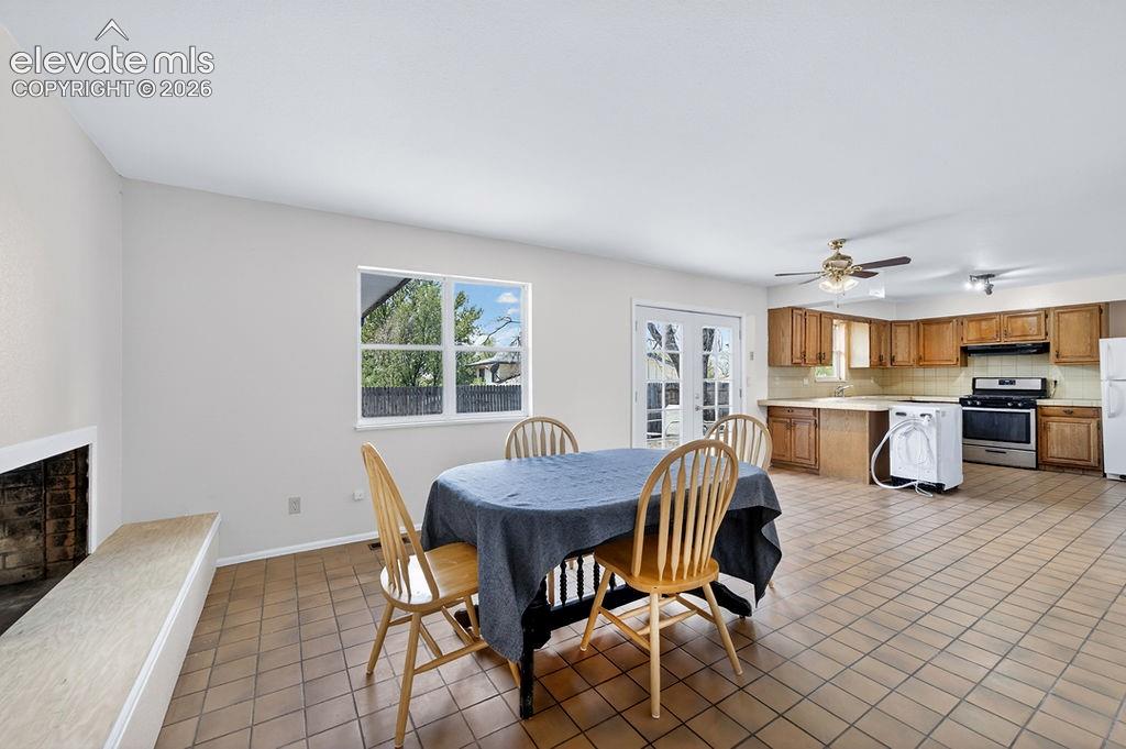 Image 11 of 28: Dining Area
