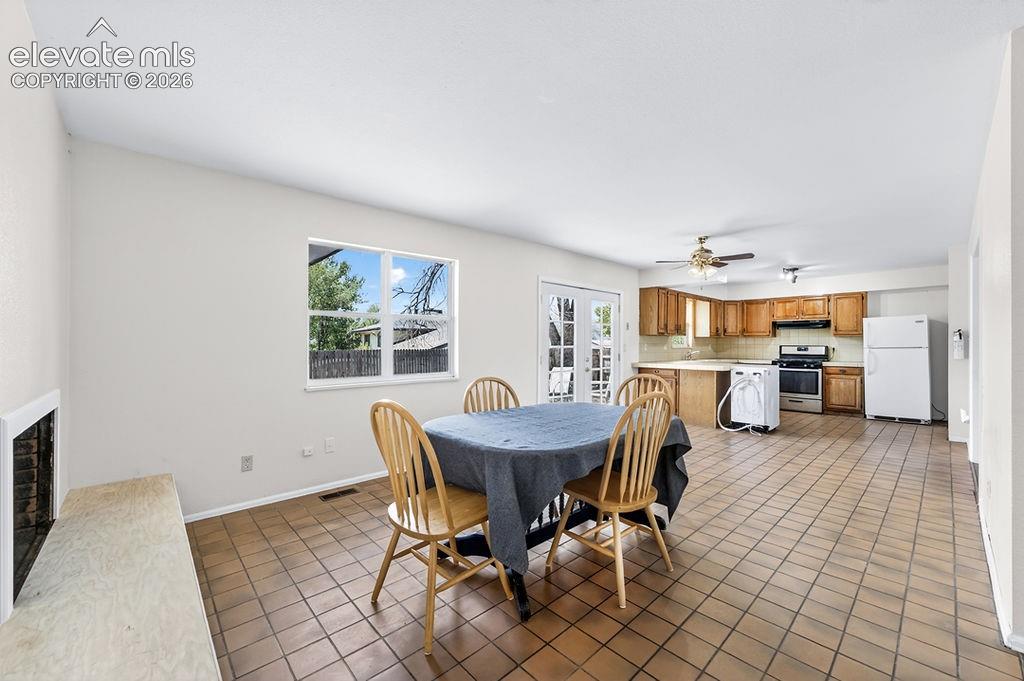 Image 17 of 28: Dining Area
