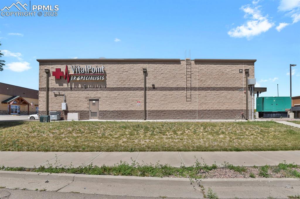 Image 5 of 50: View of building exterior