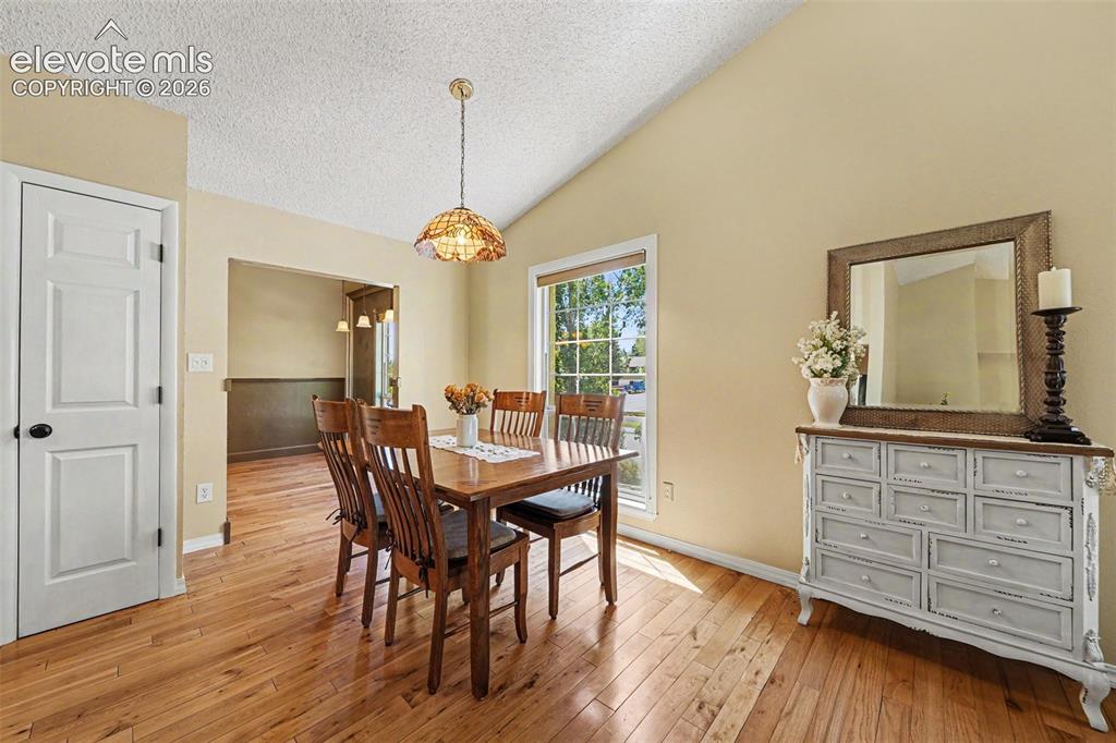 Image 11 of 37: Dining Area