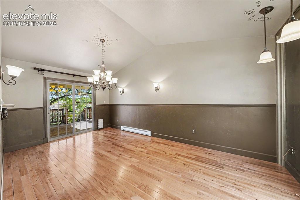 Image 14 of 37: Dining Room