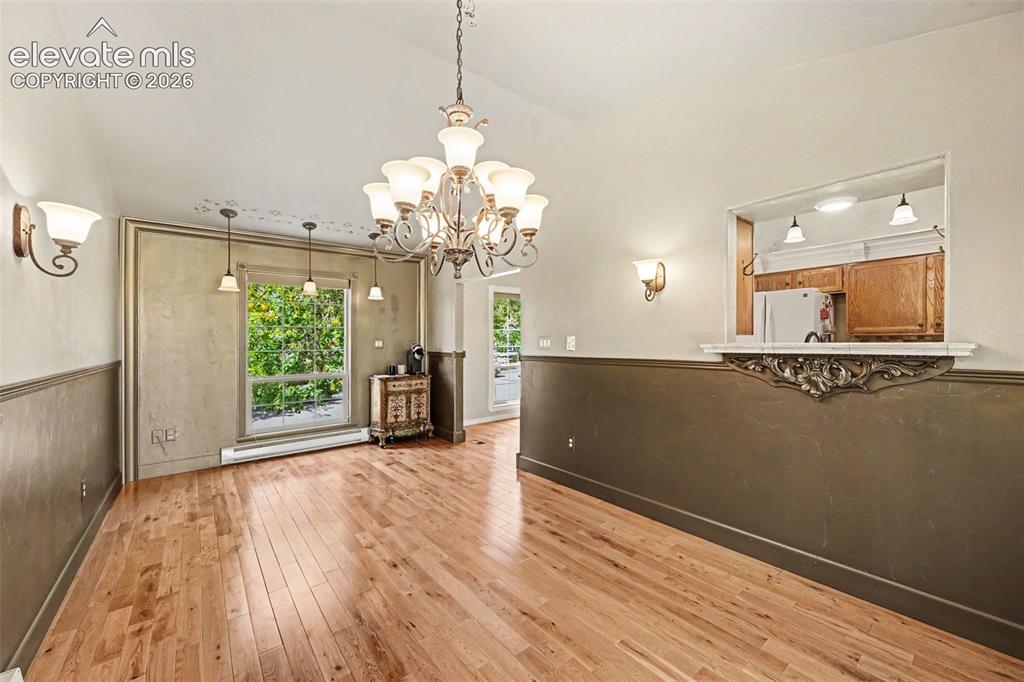 Image 15 of 37: Dining Room