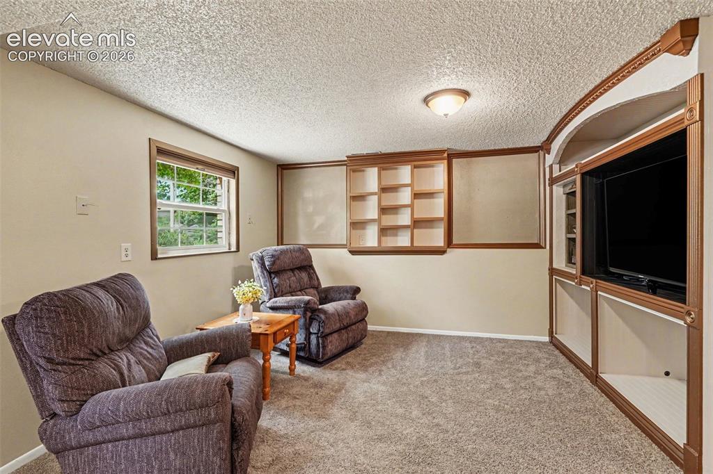 Image 25 of 37: Family Room