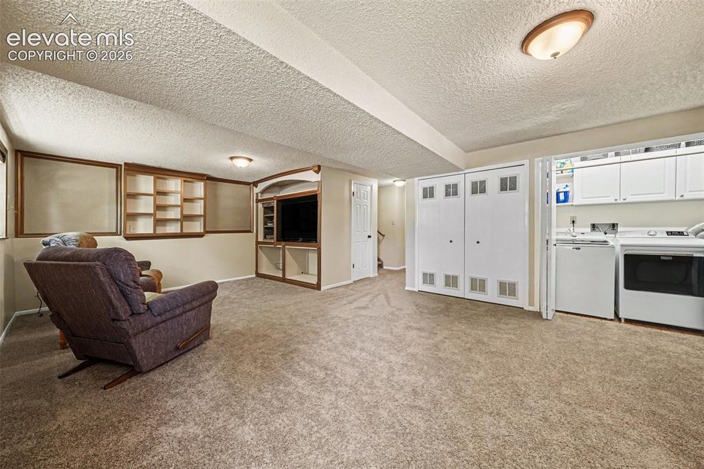 Image 26 of 37: Family Room