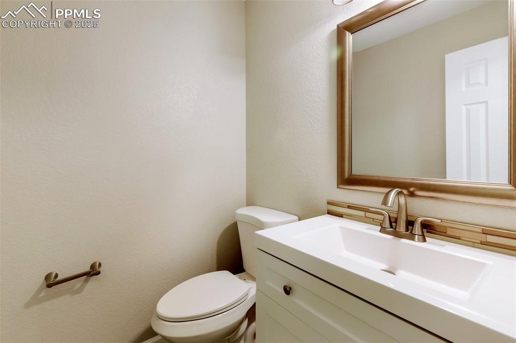 Image 28 of 36: Bathroom
