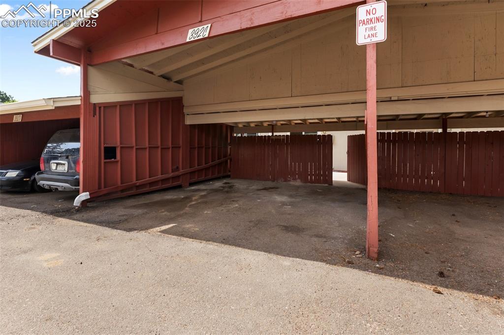 Image 35 of 36: Parking