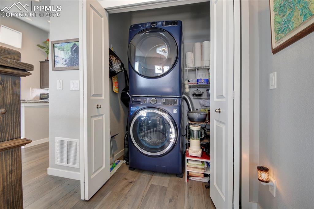 Image 17 of 25: Laundry