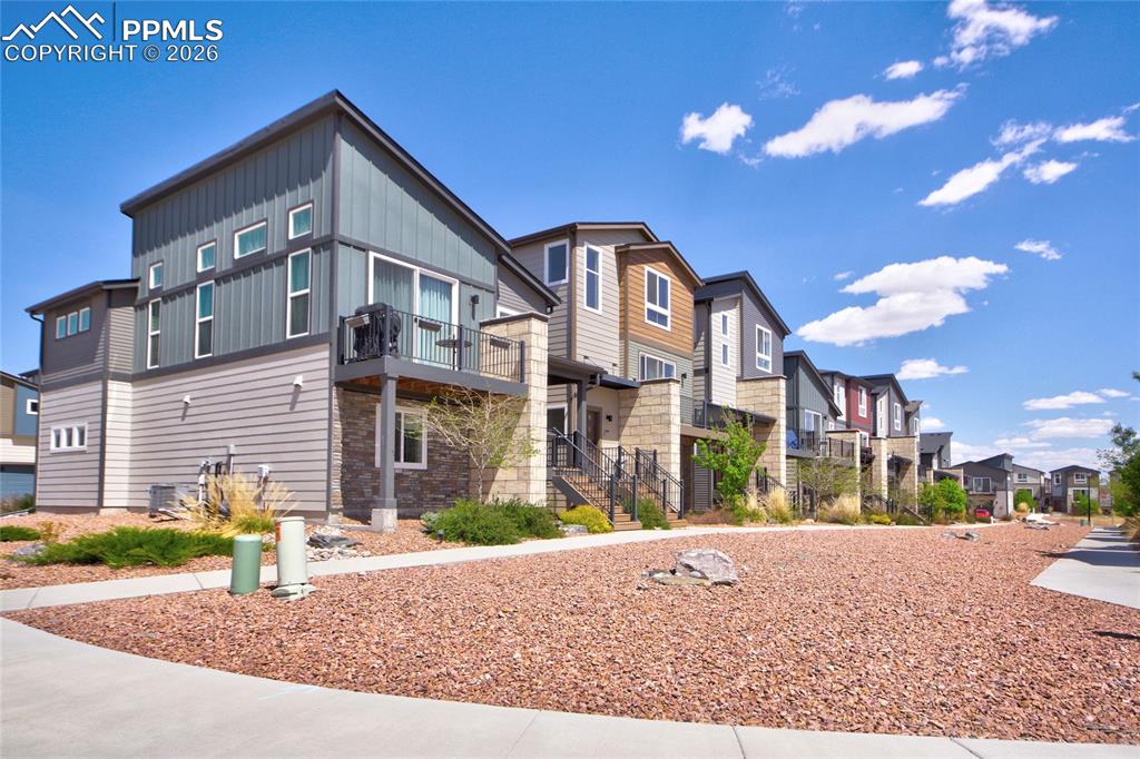 Image 24 of 25: Single family home on corner lot