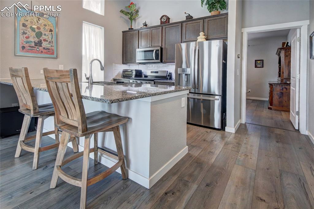 Image 7 of 25: Kitchen counter bar 