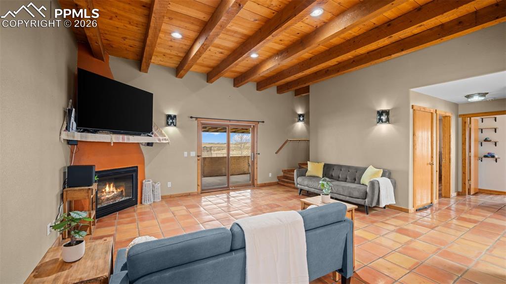 Image 12 of 40: Living Room