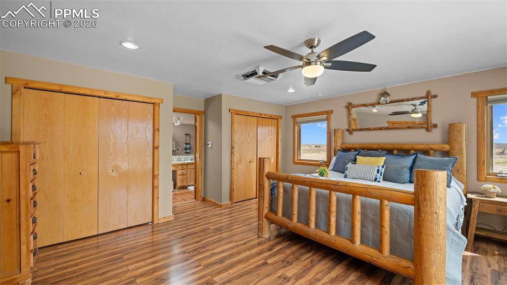 Image 22 of 40: Bedroom