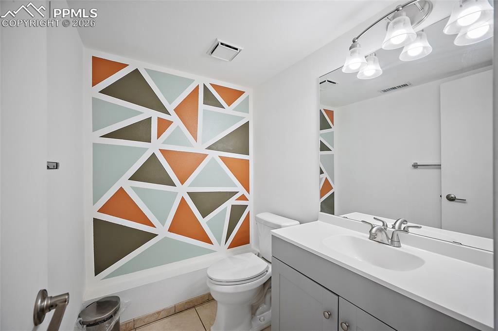 Image 18 of 49: Bathroom