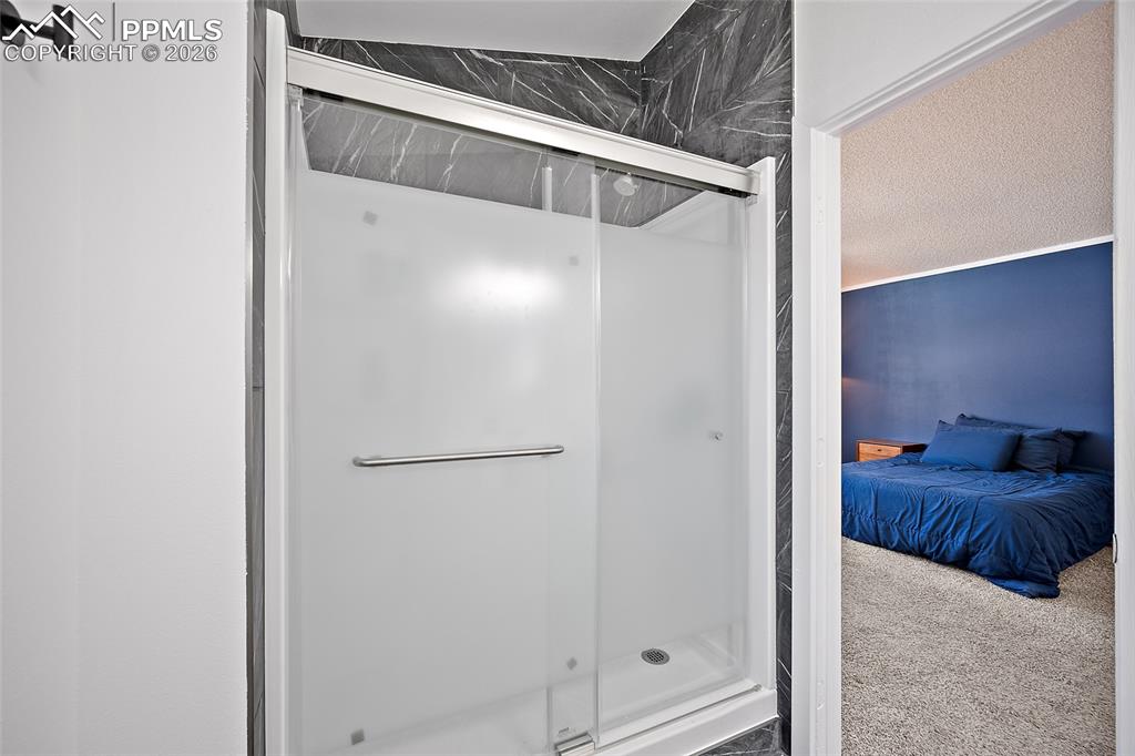 Image 23 of 49: Bathroom