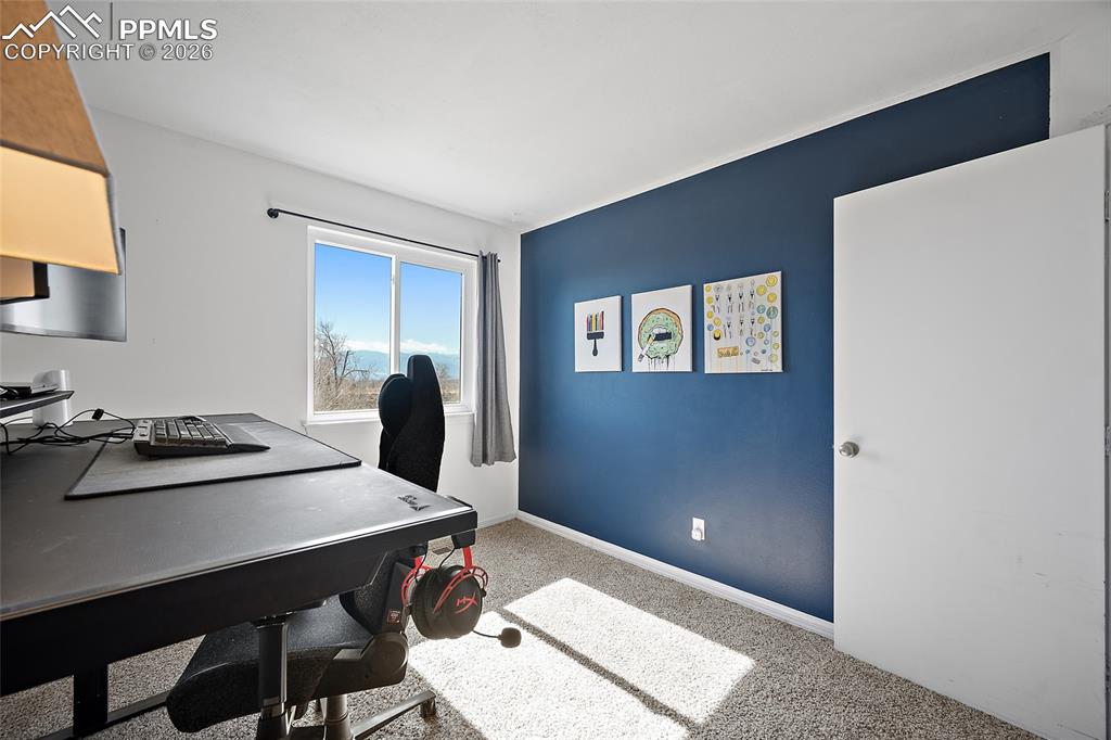 Image 25 of 49: Office