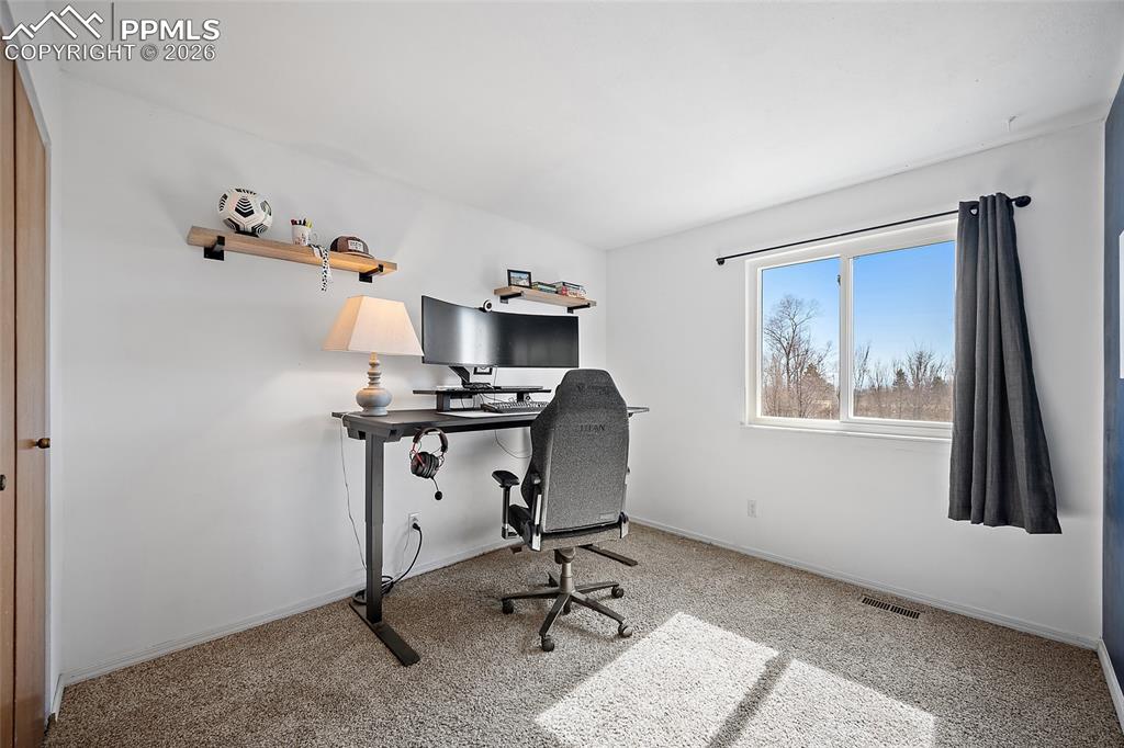 Image 26 of 49: Office