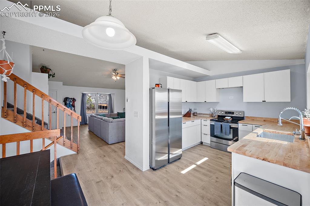 Image 5 of 49: Kitchen