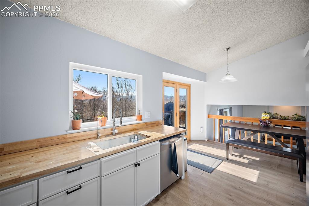 Image 8 of 49: Kitchen