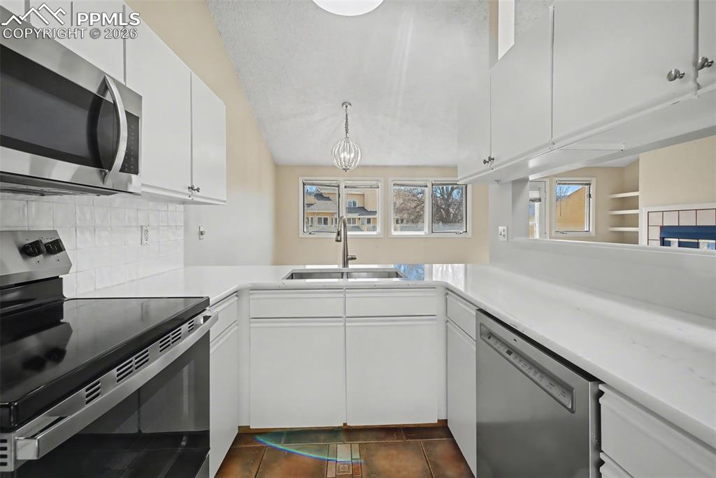 Image 16 of 34: Kitchen