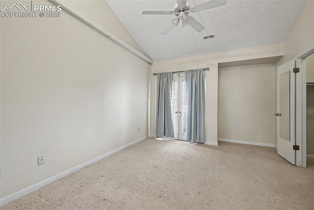 Image 21 of 34: Bedroom