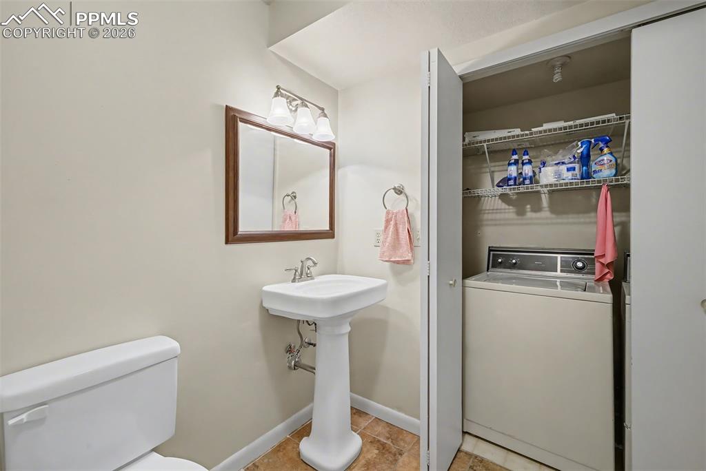 Image 24 of 34: Bathroom