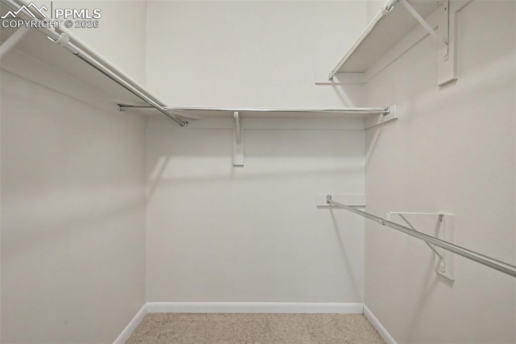 Image 25 of 34: Closet