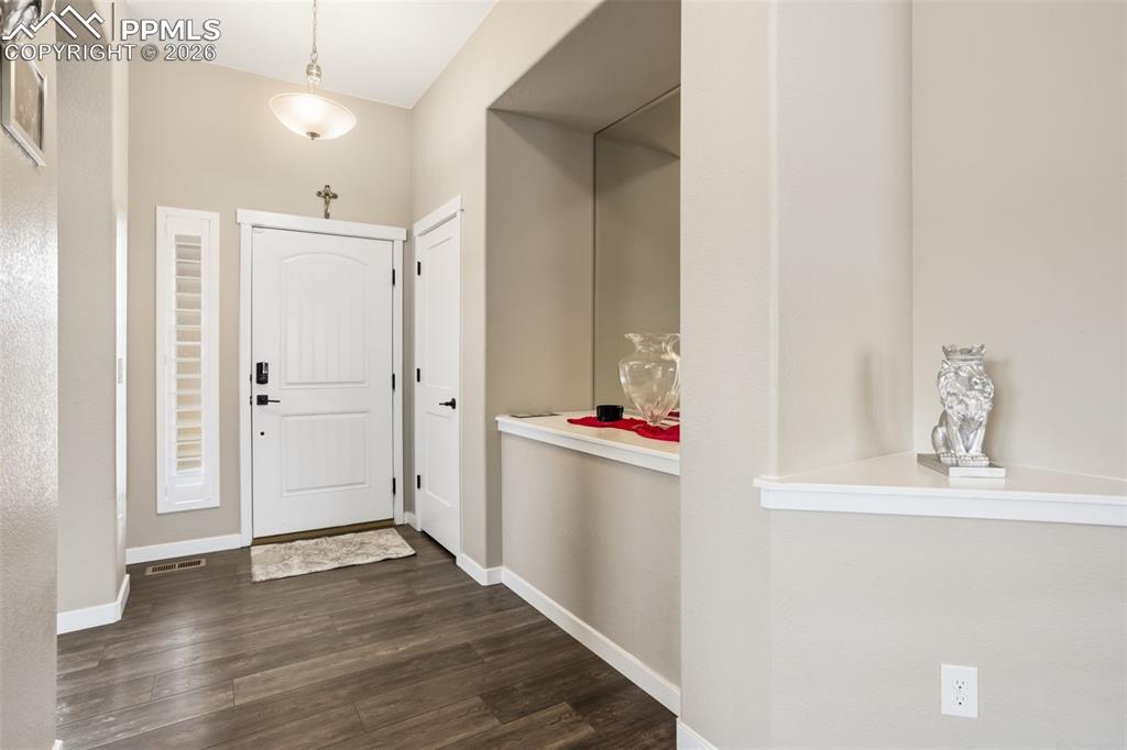 Image 10 of 50: Entry