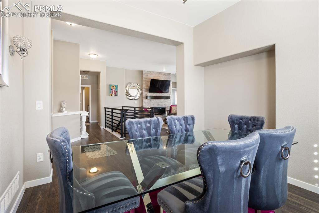 Image 12 of 50: Dining Area