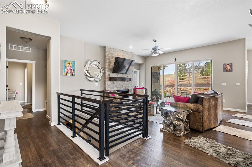 Image 13 of 50: Living Room