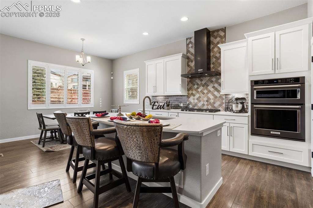 Image 16 of 50: Kitchen