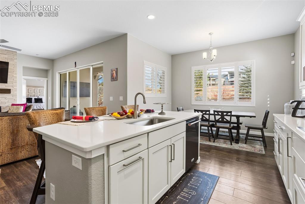 Image 17 of 50: Kitchen