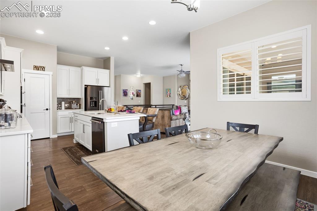 Image 19 of 50: Dining Area