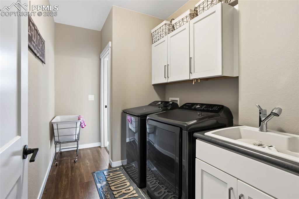 Image 21 of 50: Laundry