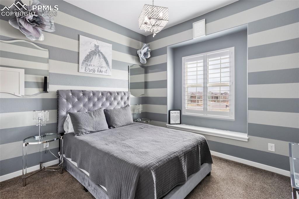 Image 27 of 50: Bedroom