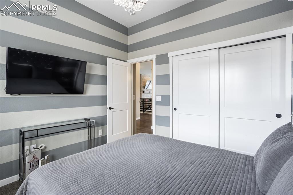 Image 28 of 50: Bedroom