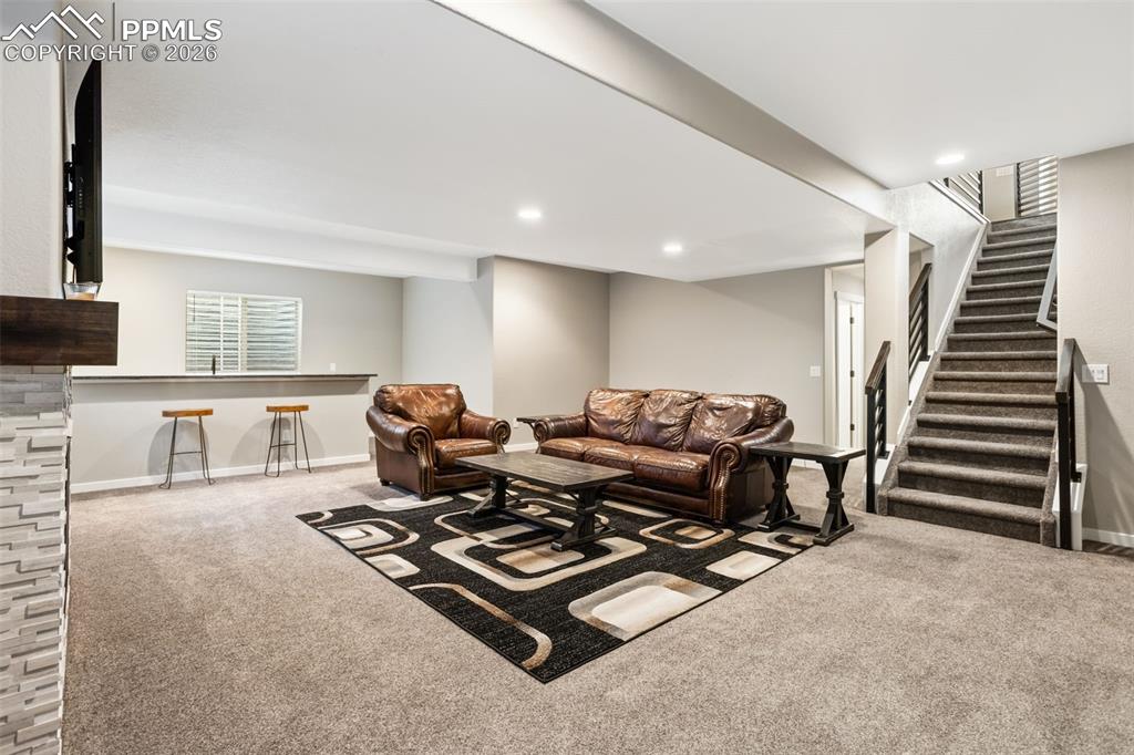 Image 29 of 50: Living Room