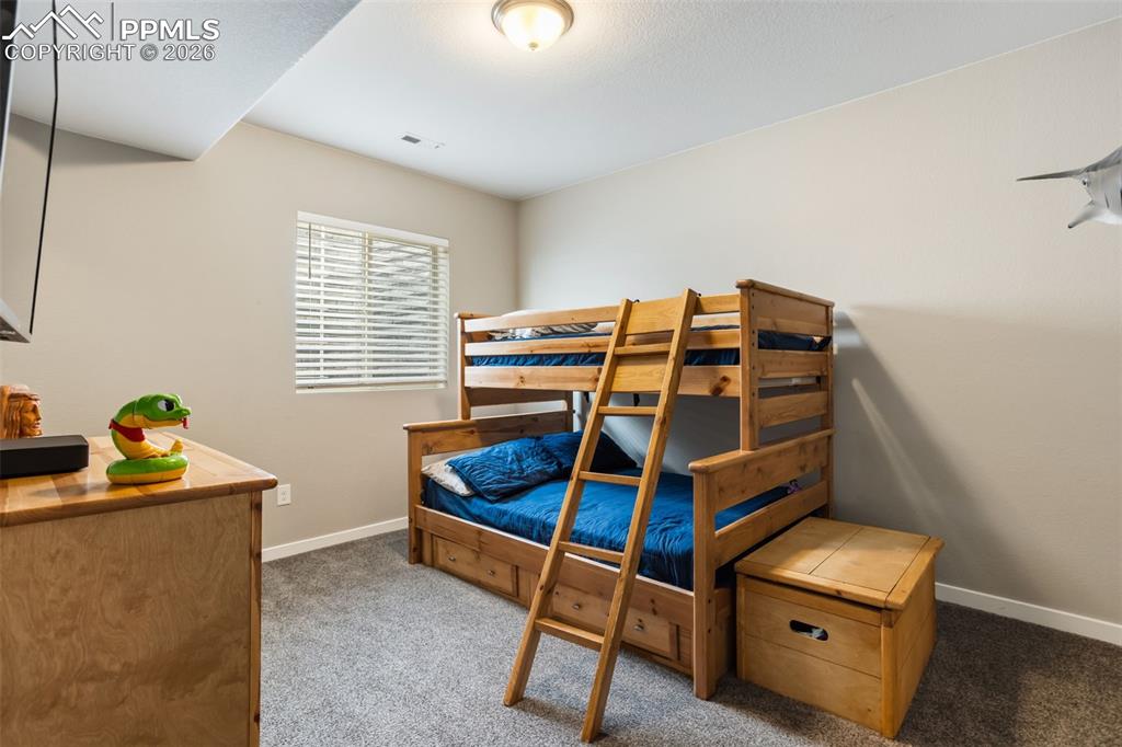 Image 35 of 50: Bedroom