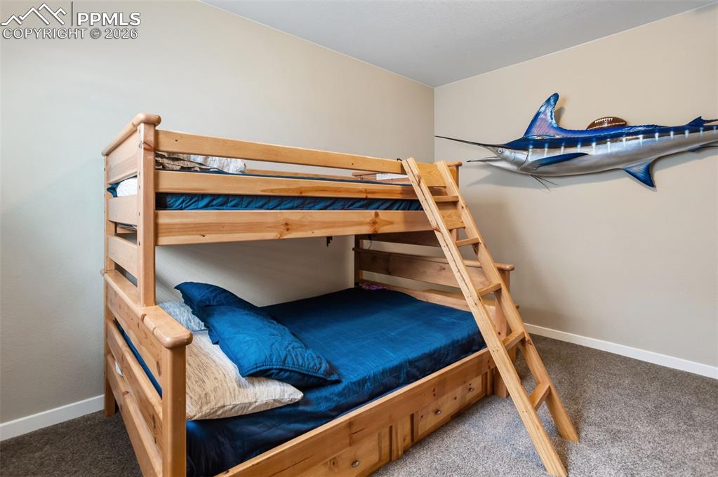 Image 36 of 50: Bedroom