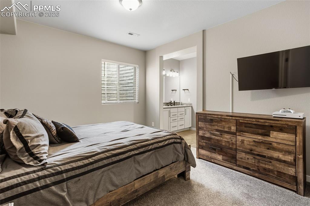 Image 37 of 50: Bedroom