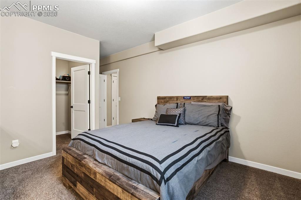 Image 38 of 50: Bedroom