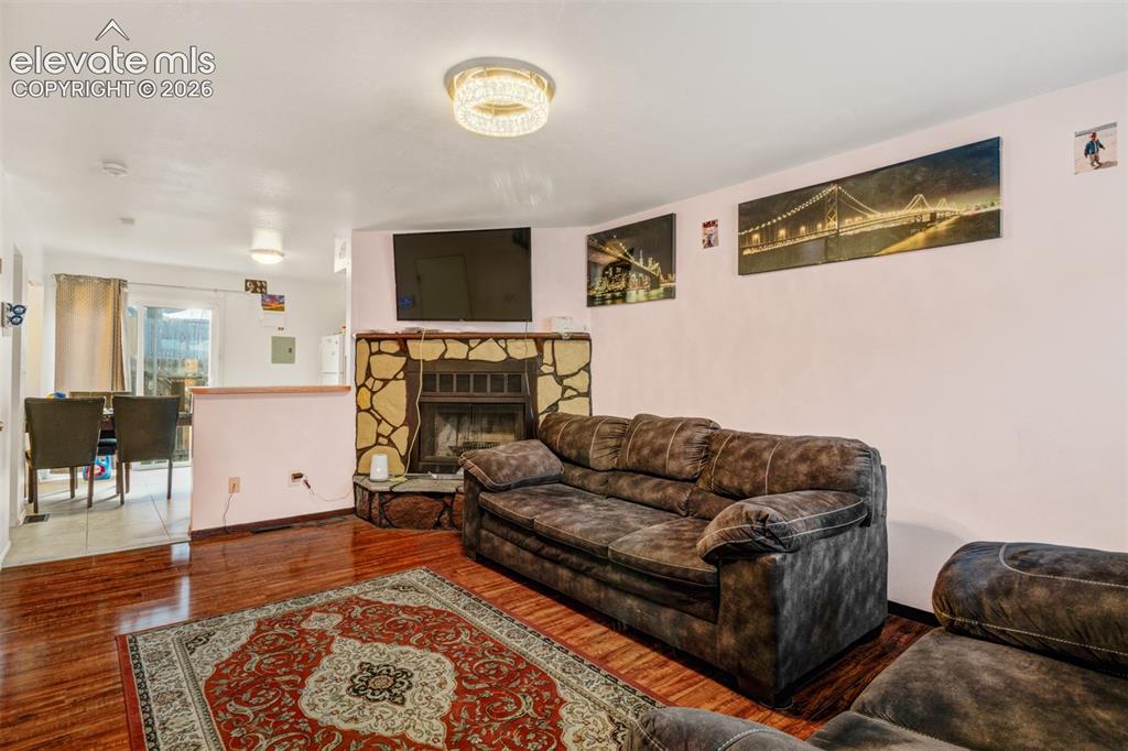 Image 9 of 21: Living Room