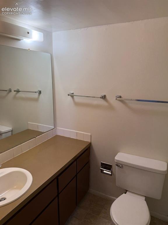Image 14 of 14: Bathroom