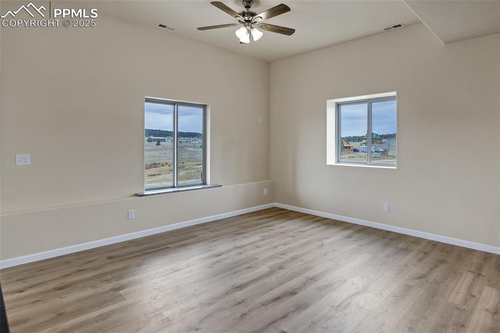 Image 33 of 50: Inlaw