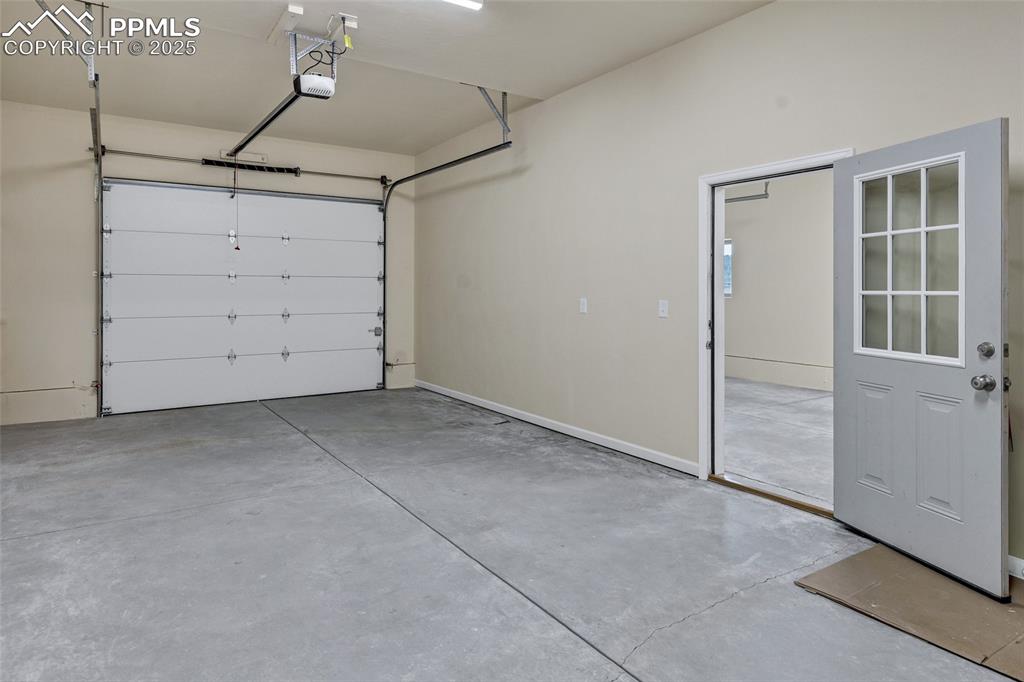 Image 38 of 50: Garage