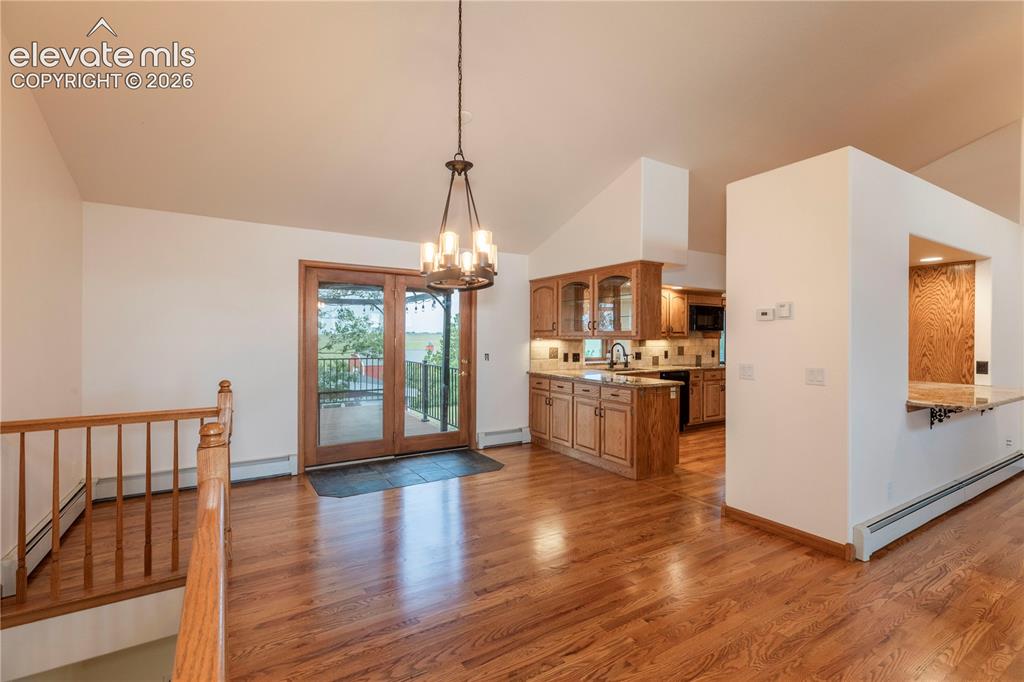 Image 10 of 46: Dining Area
