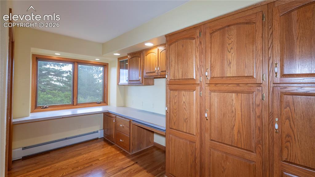 Image 19 of 46: Office