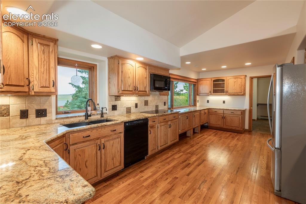 Image 3 of 46: Kitchen