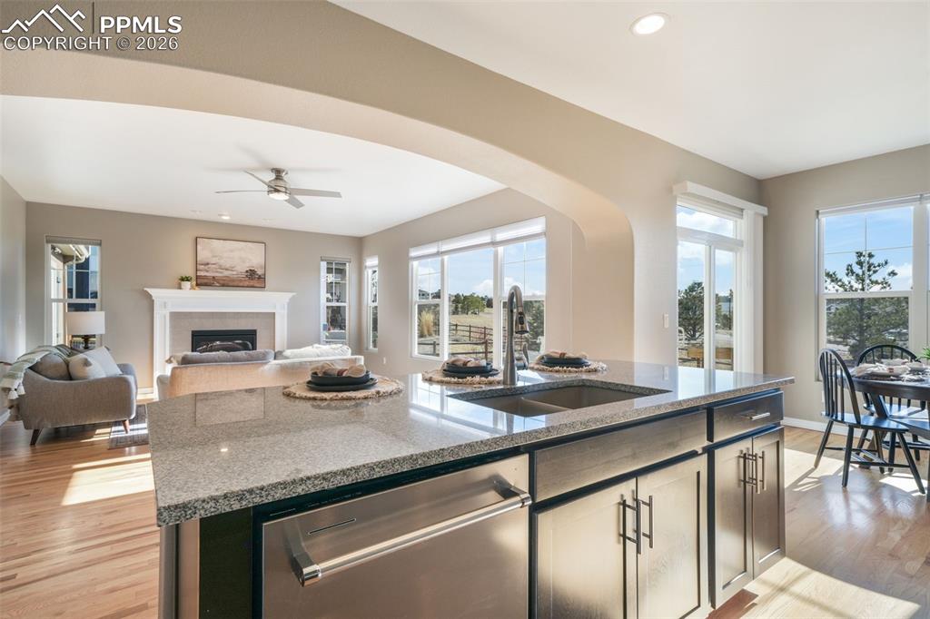 Image 11 of 50: Kitchen